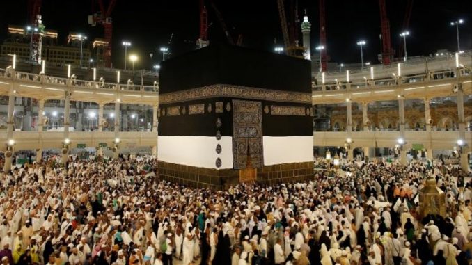 486-ألف-حاج-يصلون-الأراضي-المقدسة