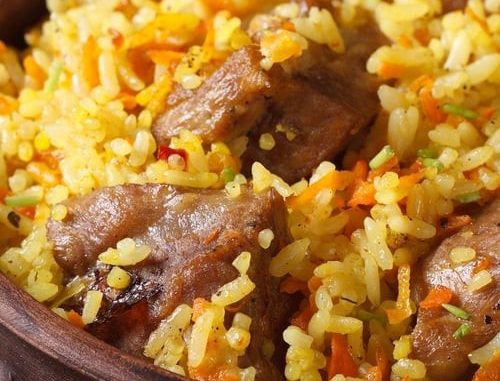 الأرز الأرز بالجزر واللحمة