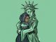 الجرين كارد - تمثال الحرية يحضن امرأة عربية